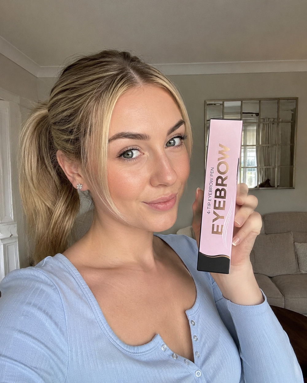 Customer wearing Polska Uroda 4-tip waterproof eyebrow pen